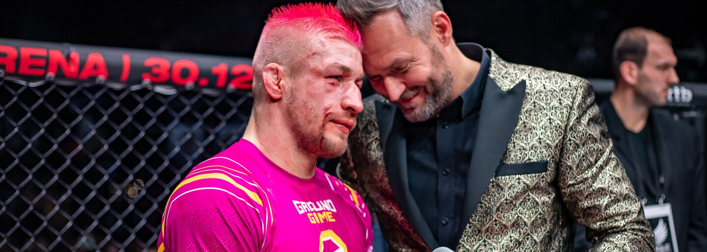 Neuvěřitelná řežba na turnaji Oktagonu MMA: Brazilec porazil šampiona a stal se novým králem