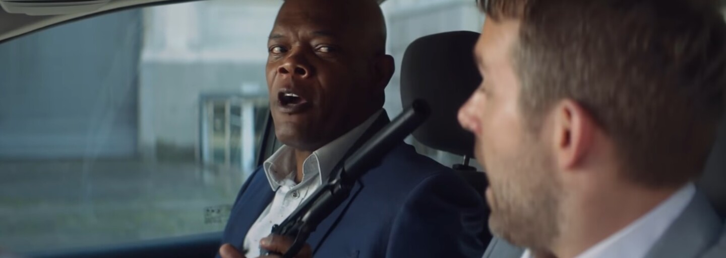 Neuveriteľne vtipný trailer akčnej komédie predstavuje bodyguarda Ryana Reynoldsa ochraňujúceho nájomného vraha v podaní Samuela L. Jacksona