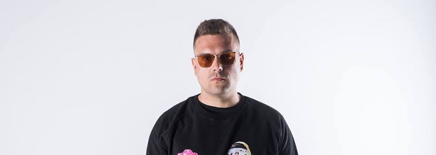 Nevážil jsem si života, chtěl si ho vzít, svěřuje se James Cole v nové skladbě Manuál. Poslechni si celé album Stanley Kuffenheim