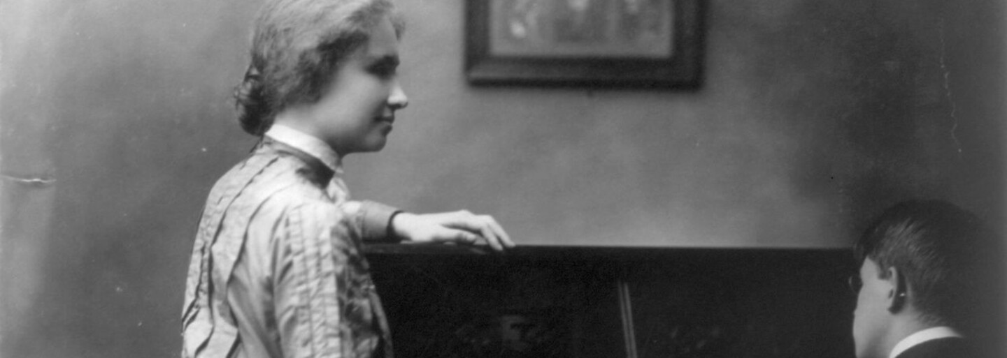 Neviděla, neslyšela ani nemluvila. Navzdory tomu dokázala vystudovat Harvardovu univerzitu