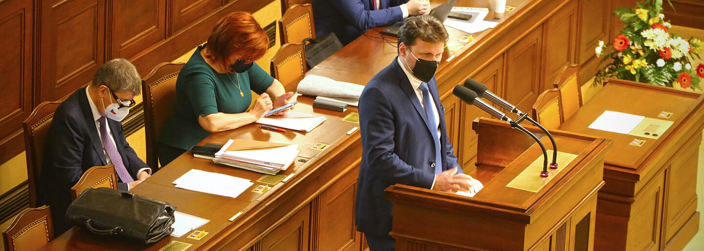 Nevíš koho volit? Takto nám politici odpověděli na otázky, které tíží mladou generaci