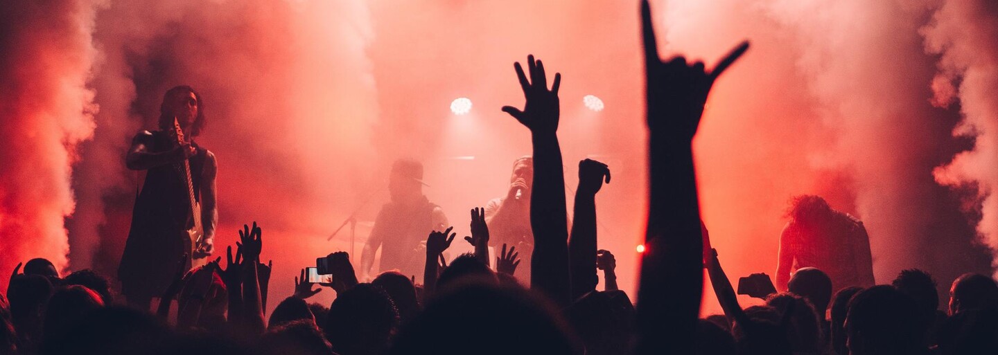 Nevypínejte kulturu v Praze, žádá iniciativa. Lidé se bouří proti vyhlášce omezující venkovní akce