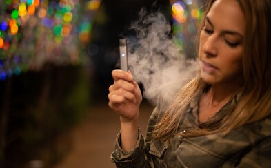 New York zakázal prodej ochucených náplní do e-cigaret, obchodníci se bouří New York zakázal prodej ochucených náplní do e-cigaret, obchodníci se bouří