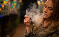 New York zakázal prodej ochucených náplní do e-cigaret, obchodníci se bouří