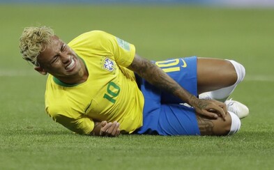 Neymar ľutuje svoje simulovanie na MS. Vraj je z neho nový muž, ktorý už v súbojoch ustojí aj tvrdšie zákroky Neymar ľutuje svoje simulovanie na MS. Vraj je z neho nový muž, ktorý už v súbojoch ustojí aj tvrdšie zákroky