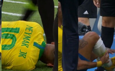 Neymar sa opäť teatrálne pováľal po zemi a smeje sa mu celý svet. Futbalista stále nepochopil, že by nemal simulovať Neymar sa opäť teatrálne pováľal po zemi a smeje sa mu celý svet. Futbalista stále nepochopil, že by nemal simulovať