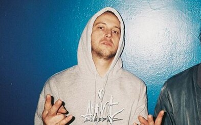 Neznaj předešlý album, chtěj další. Poodhaluje nám Hugo Toxxx v nové skladbě Fakin kniha podobu připravovaného alba? Neznaj předešlý album, chtěj další. Poodhaluje nám Hugo Toxxx v nové skladbě Fakin kniha podobu připravovaného alba?
