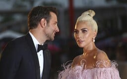 Neznámý zpěvák zažaloval Lady Gagu za krádež skladby Shallow, žádá miliony dolarů