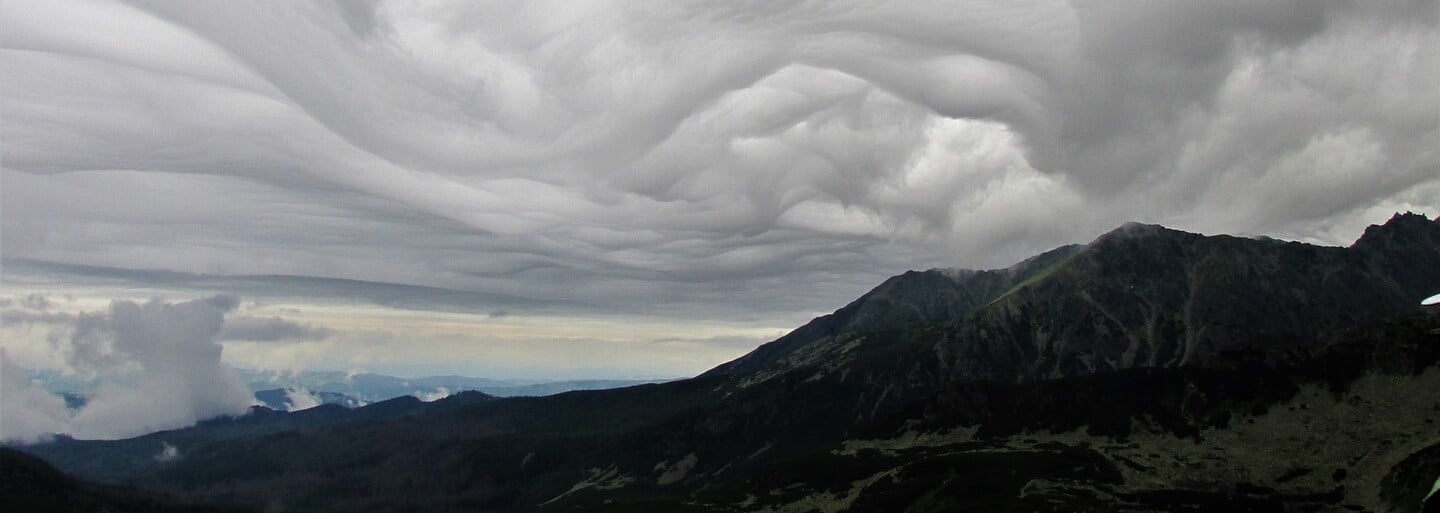 Nezvyčajný úkaz nad Tatrami. Muž odfotil oblaky, ktoré sú veľmi vzácne