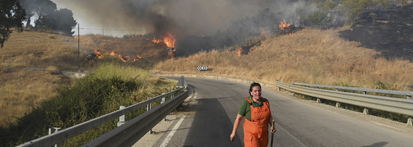 Ničivé požiare trápia čoraz viac aj Taliansko. Pribúdajú škody aj obete