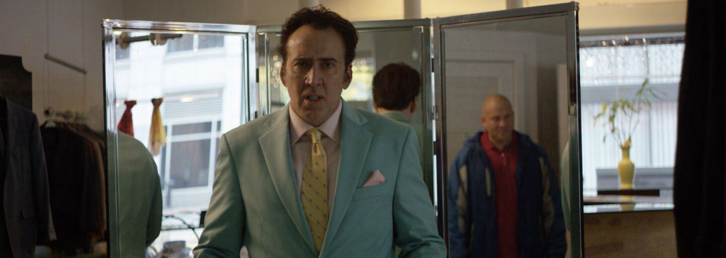 Nicolas Cage a Willem Dafoe sa čoby falošní policajti pokúšajú o záťah, ktorí ich pošle do predčasného dôchodku