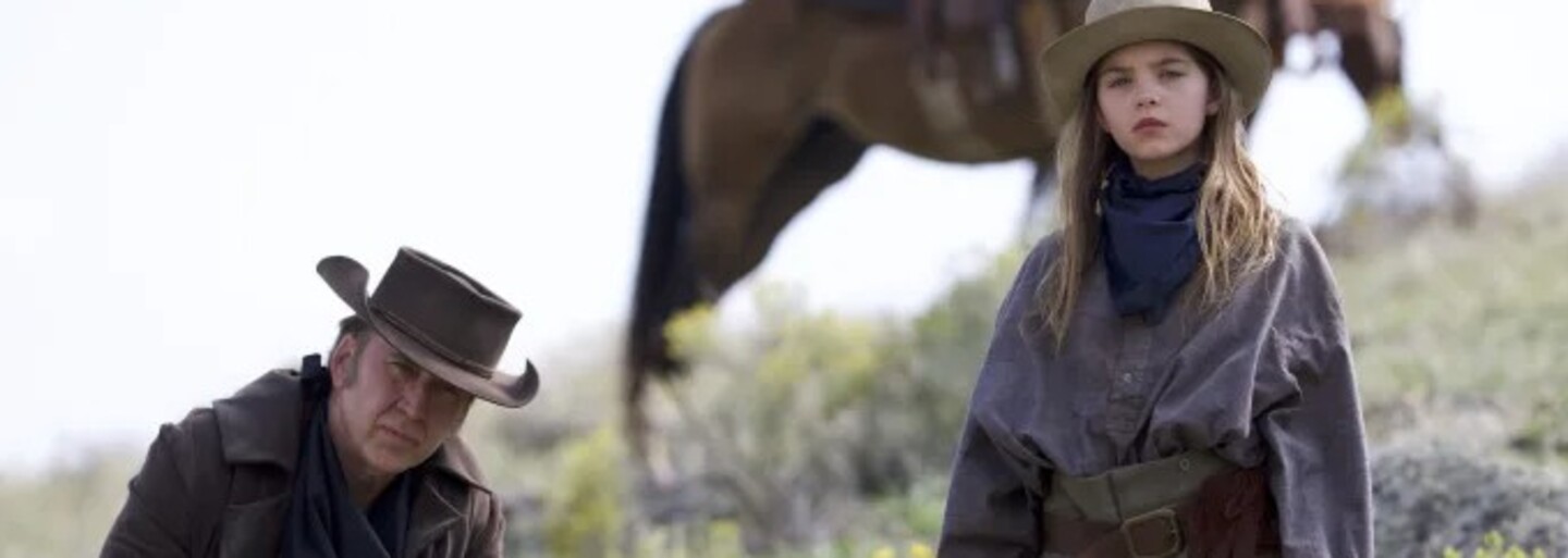 Nicolas Cage nakrútil svoj prvý westernový film. S filmovou dcérou sa v ňom bude mstiť za smrť manželky