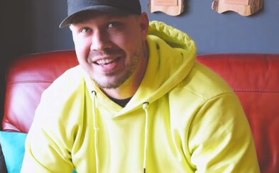 „Nie som youtuber, chcem iba mapovať, čo žijem.“ Momo v prvom vlogu ukazuje, ako vznikala kérka na hlave „Nie som youtuber, chcem iba mapovať, čo žijem.“ Momo v prvom vlogu ukazuje, ako vznikala kérka na hlave