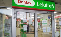 Niektoré lekárne už zatvárajú, lekárnici apelujú na ľudí, aby si prestali kvôli koronavírusu robiť zbytočne veľké zásoby liekov