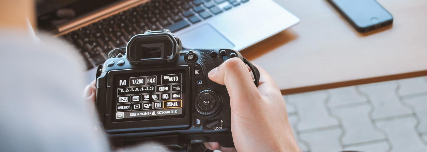 Niektorým zákazky pribudli, iní zarábali tretinu oproti normálu. Zisťovali sme, ako korona ovplyvnila influencerov