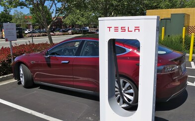 Nejen Nizozemsko, ale už i Norsko hodlá zakázat prodej aut na fosilní paliva. Elon Musk je nadšený Nejen Nizozemsko, ale už i Norsko hodlá zakázat prodej aut na fosilní paliva. Elon Musk je nadšený