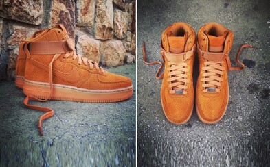 Nike se stále veze na vlně gum podrážek i s nejnovějšími AF1 Hi Tawny Nike se stále veze na vlně gum podrážek i s nejnovějšími AF1 Hi Tawny
