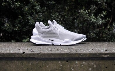 Nike Sock Dart v šedé a modré jako učebnicový příklad jarních tenisek Nike Sock Dart v šedé a modré jako učebnicový příklad jarních tenisek