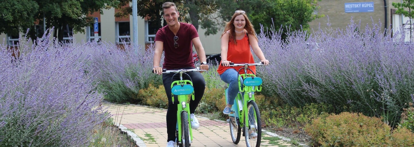 Nitra je ďalším slovenským mestom so zdieľanými bicyklami! Uložené sú v desiatich stanovištiach a požičať si ich môžeš za symbolickú sumu