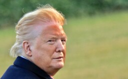 Nová fotka Donalda Trumpa spustila na sociálnych sieťach hystériu