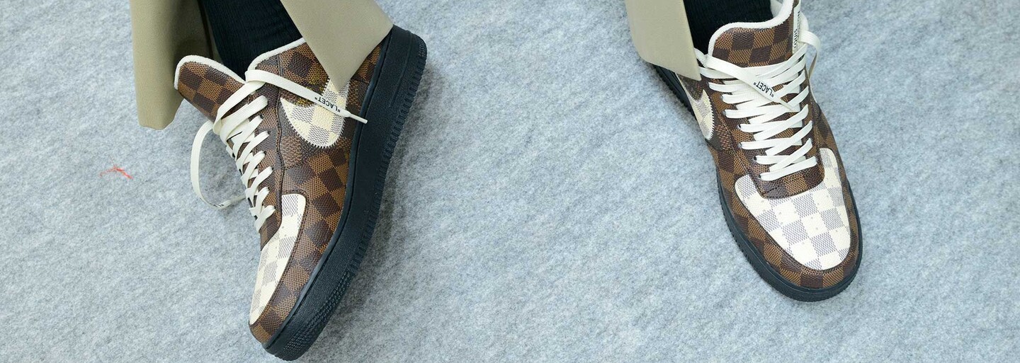 Nová kolekcia Louis Vuitton je splneným snom resellerov. Ponúka Nike Air Force 1 s monogramom, ale aj hokejové rukavice a chrániče