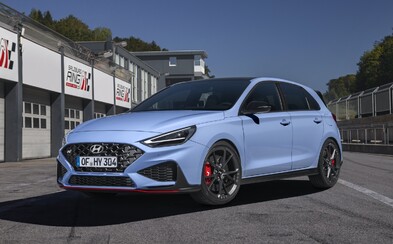 Nové i30 N je napokon výkonnejšie a rýchlejšie. Má odľahčené disky, sedadlá a 8-stupňový automat Nové i30 N je napokon výkonnejšie a rýchlejšie. Má odľahčené disky, sedadlá a 8-stupňový automat