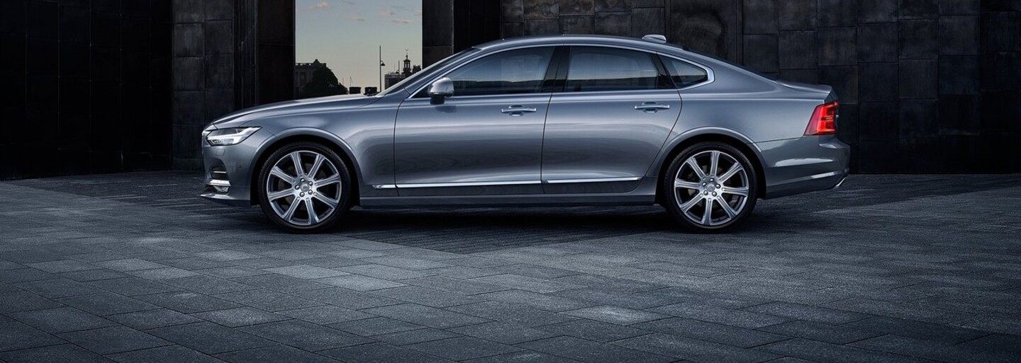 Nové luxusné Volvo S90 odhalené už aj oficiálnou cestou. Vyzerá nádherne!