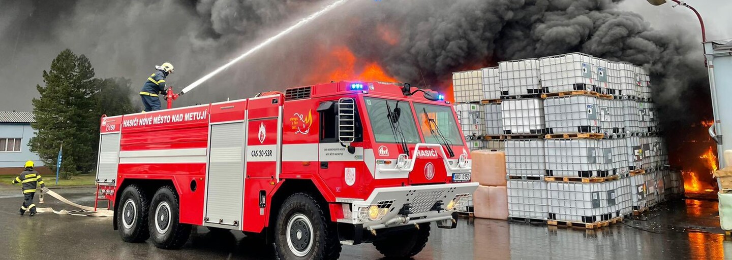 Nové Město nad Metují: Hasiči zasahovali u požáru haly průmyslového areálu