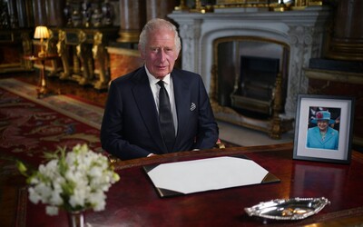 Nový král Charles III. poprvé promluvil k národu. Poděkoval své matce, slíbil loajální vládu s úctou a láskou
