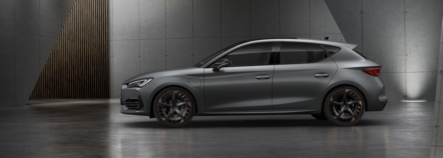Nový Leon od Cupry vyzerá fantasticky. 310-koňový dvojliter premiérovo dopĺňa plug-in hybrid