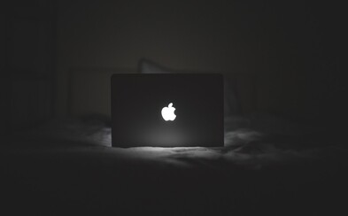 Nový MacBook Pro prinesie veľké zmeny. Apple mu vraj dá krajší dizajn, ovládací OLED panel a Touch ID Nový MacBook Pro prinesie veľké zmeny. Apple mu vraj dá krajší dizajn, ovládací OLED panel a Touch ID