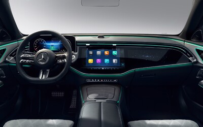 Nový Mercedes-Benz třídy E ukázal luxusní interiér, ve kterém bude možné sledovat TikTok či hrát Angry Birds