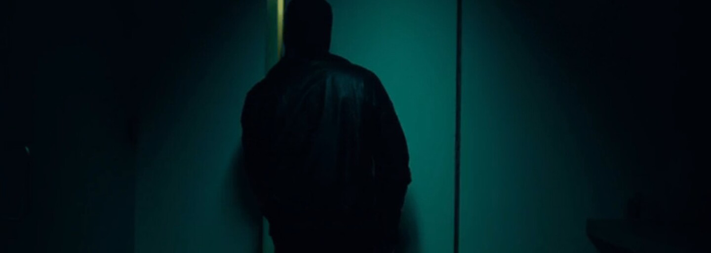 Nový, ostrihaný The Weeknd zabil svoju predchádzajúcu vlasatú podobu vo vynikajúcom klipe na singel Starboy