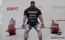 Nový svetový rekord! The Mountain z Game of Thrones zdvihol 501 kg na mŕtvy ťah