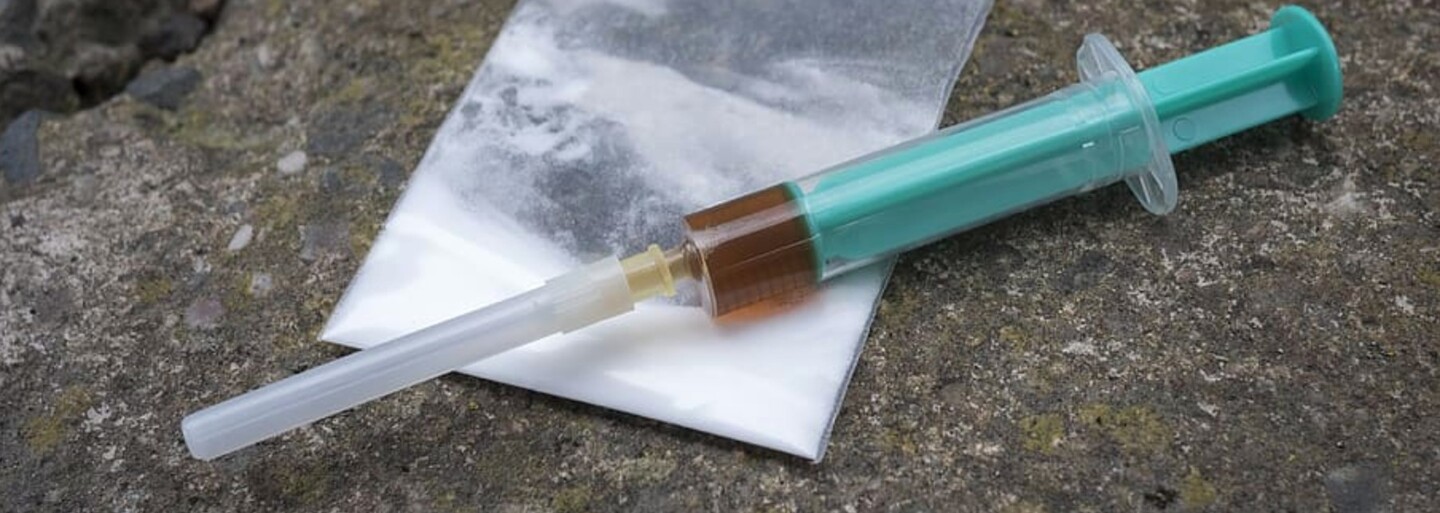Nový Zéland povolí bezpečnostní testování drog. Lidé si budou moci bezpečnost substance zkontrolovat i na festivalu