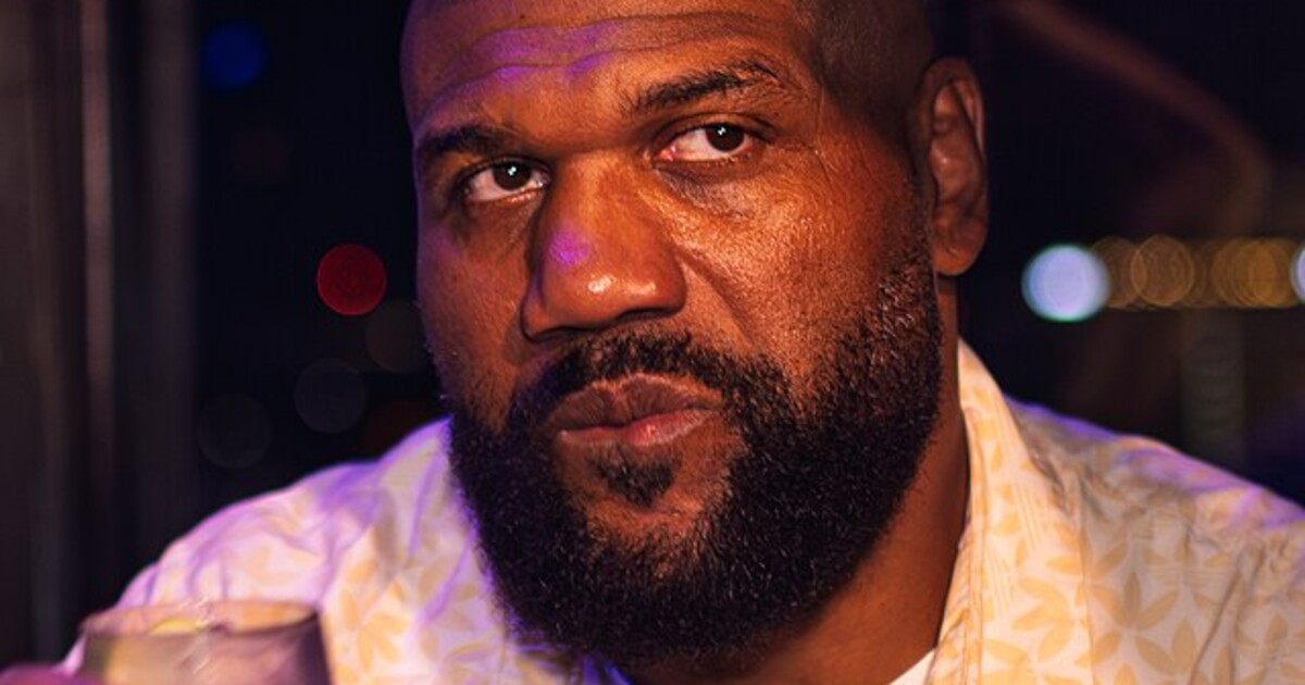 VIDEO: Syn bývalé UFC hvězdy brutálně napadl během show wrestlera. Bezvládného ho bil na zemi