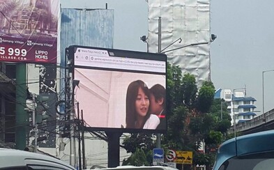 Nudil se v práci, a tak se rozhodl hacknout elektronický billboard a zapnout porno. Lidé na Jakartě měli o zábavu postaráno Nudil se v práci, a tak se rozhodl hacknout elektronický billboard a zapnout porno. Lidé na Jakartě měli o zábavu postaráno