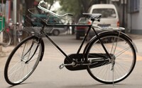 Nudisti v Brne prenasledovali zlodeja bicykla