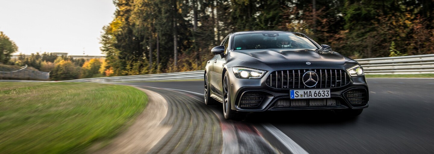 Nürburgring má za sebou nové rekordy. O jeden se postaralo AMG, o druhý Porsche