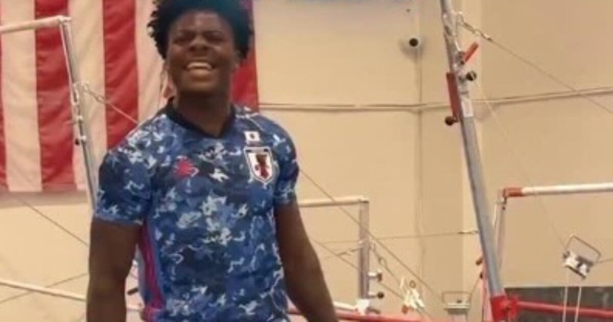 Internet zaplavuje další nebezpečný trend. Lidé dělají backflipy s činkami, zkusil to i iShowSpeed