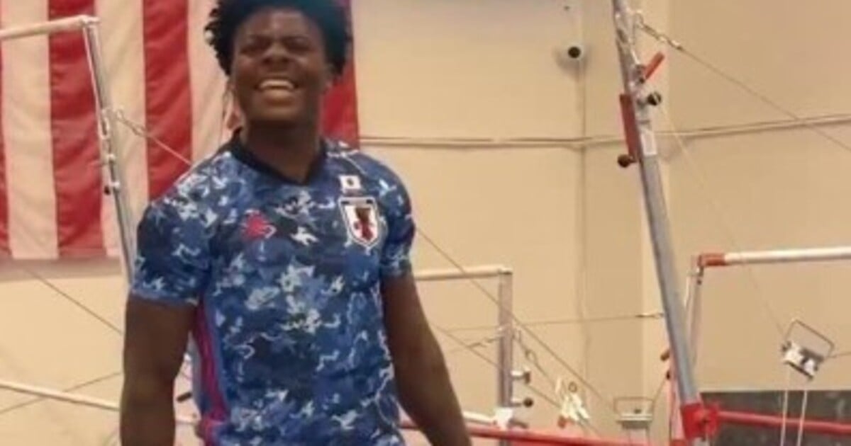 Internet zaplavuje další nebezpečný trend. Lidé dělají backflipy s činkami, vyzkoušel to i iShowSpeed