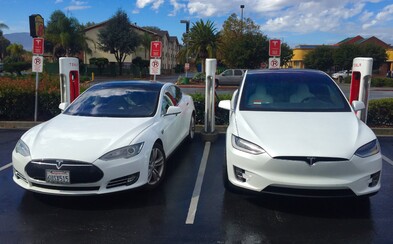 O elektromobily od Tesly je velký zájem. Prodeje automobilky se oproti loňskému roku zdvojnásobily O elektromobily od Tesly je velký zájem. Prodeje automobilky se oproti loňskému roku zdvojnásobily