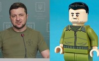 O LEGO figúrku Volodymyra Zelenského je obrovský záujem. Výťažok takmer 15-tisíc eur pôjde na podporu vojnových utečencov