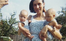 O panictví přišel dvakrát s tou stejnou dívkou. Malá dvojčata znásilňovala jejich máma, ale jeden z nich vše v 18 letech zapomněl