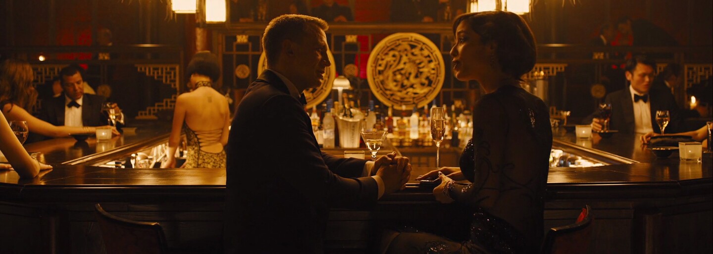 O tom, ako vraj pár obyčajných kožených rukavíc Daniela Craiga takmer pokazil bondovku Skyfall