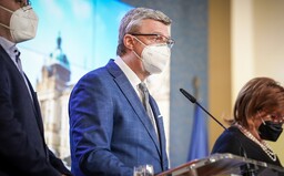 Obchody se v pondělí neotevřou, informoval Havlíček