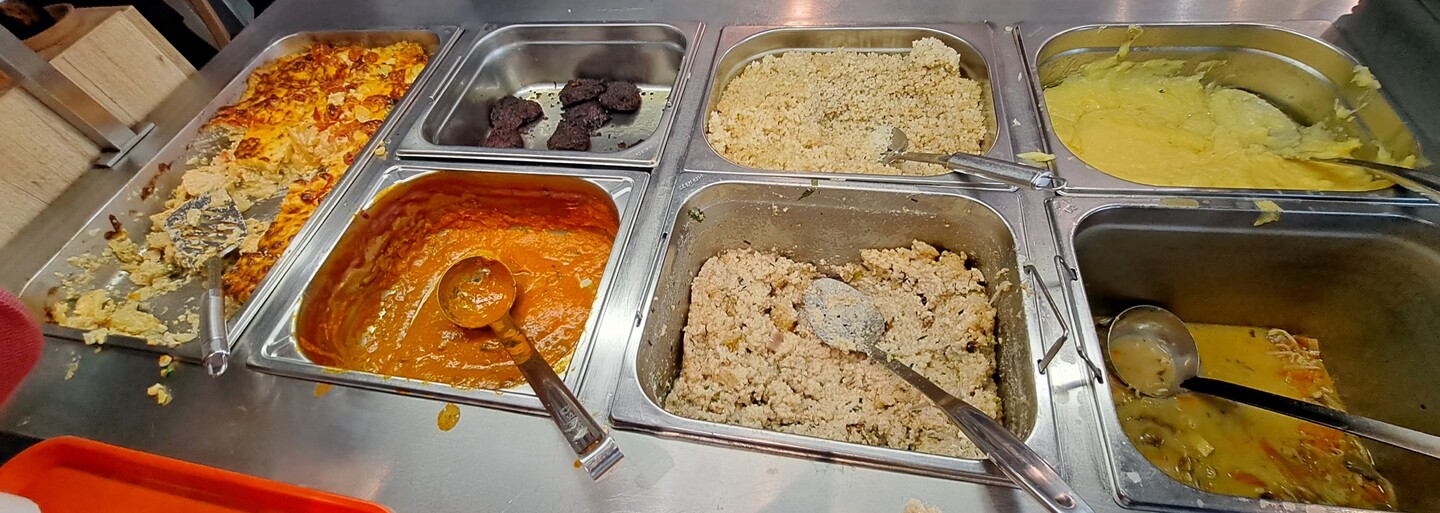 Obed s polievkou za 3,80 €. Otestovali sme tri bratislavské reštaurácie, kde popoludní cena klesá až o 50 %