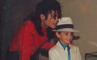 Obete údajného sexuálneho zneužívania Michaela Jacksona sa konečne môžu súdiť so spoločnosťami zosnulého speváka
