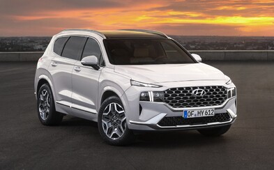 Oblíbené Santa Fe prošlo velkým faceliftem. Nová je maska, palubovka, podvozek i hybridní motory Oblíbené Santa Fe prošlo velkým faceliftem. Nová je maska, palubovka, podvozek i hybridní motory