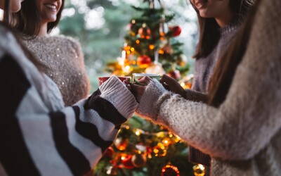 Obmedziť kontakty počas Vianoc plánuje menej ľudí ako vlani. Nezaočkovaní sa chcú stretávať dokonca viac ako ostatní